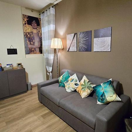 Casa Vacanze Oikia - Room Girasole Napels Buitenkant foto