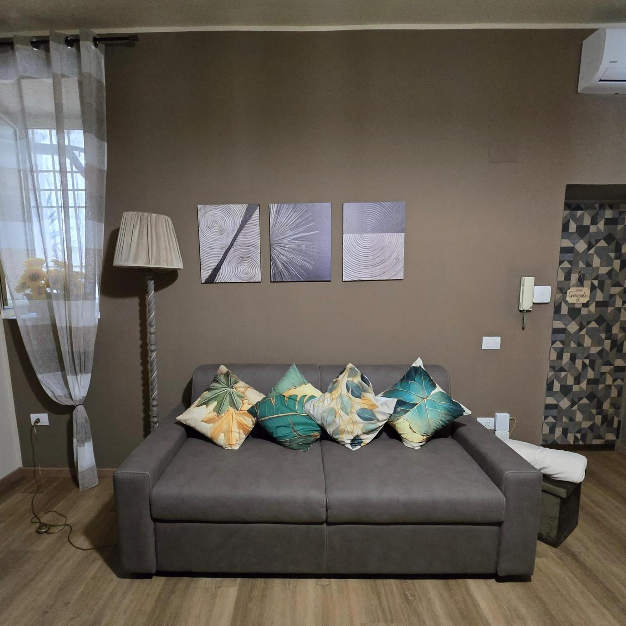 Casa Vacanze Oikia - Room Girasole Napels Buitenkant foto